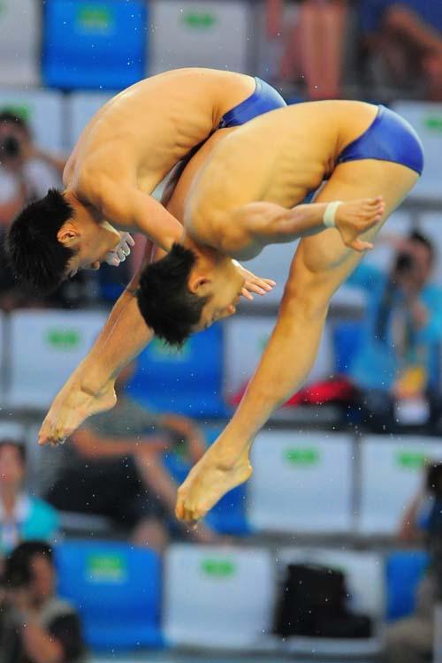 跳水男子双人10米台回放
